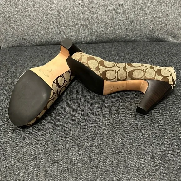 NEW COACH Heels - Picture 4 of 4